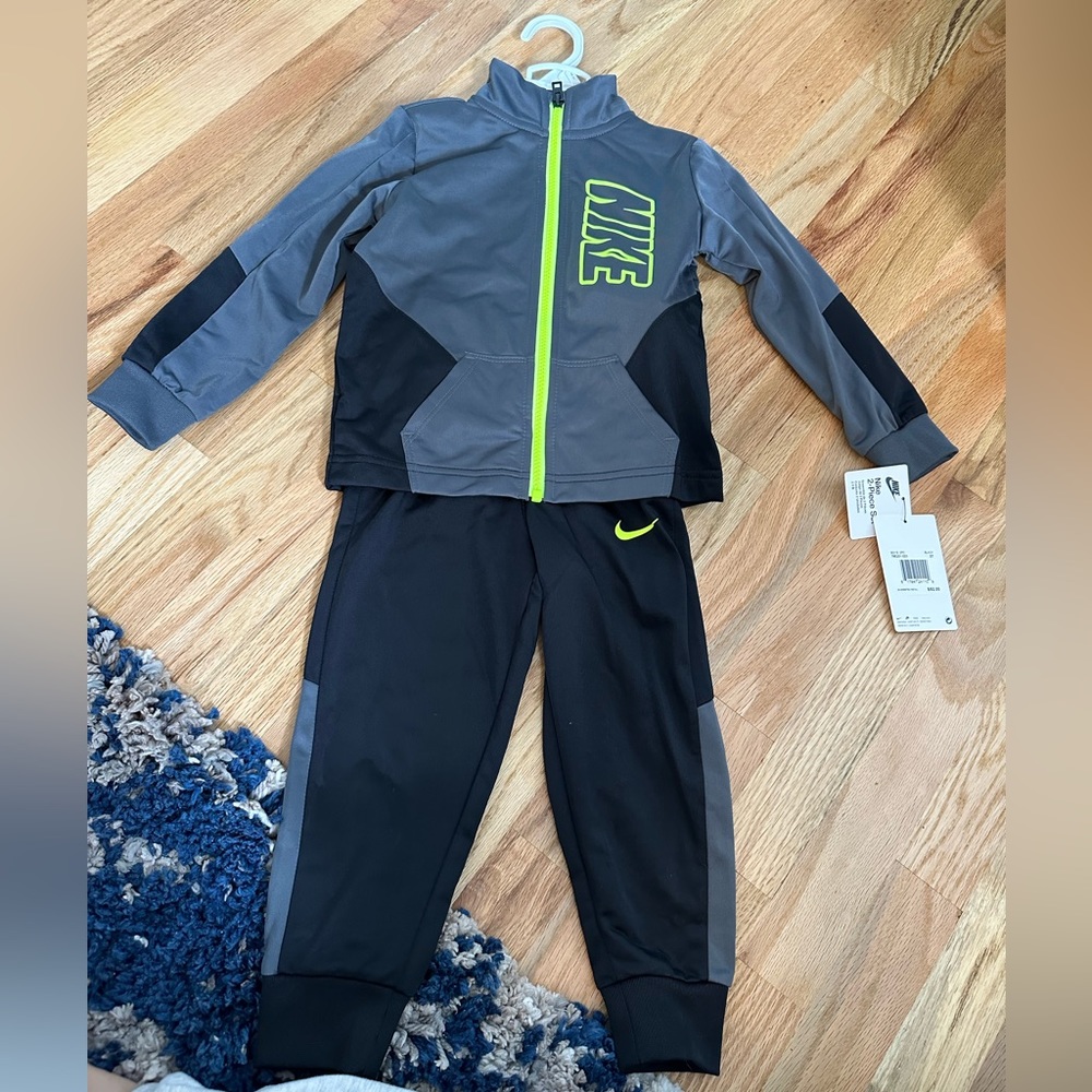 Nike 2 Piece Set *NWT*